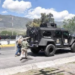 Levantan bloqueo en Guerrero, pero se llevan a 13 policías y soldados retenidos