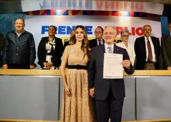 Santiago Creel, primer aspirante en registrarse ante el Comité Organizador del Frente Amplio por México