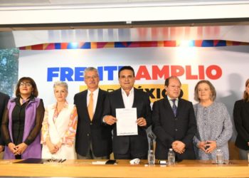 Silvano Aureoles se registra para buscar candidatura presidencial de la oposición