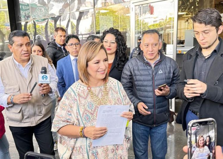 Xóchitl Gálvez acude a la FGR tras señalamientos de AMLO