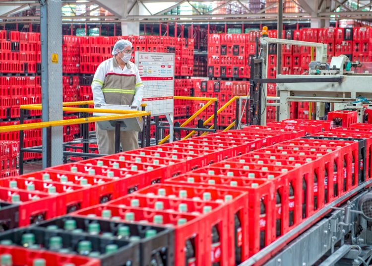 Otorgan certificado de acreditación a Arca Continental por buenas prácticas ambientales