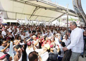 Trabajadores petroleros muestran apoyo a Adán Augusto