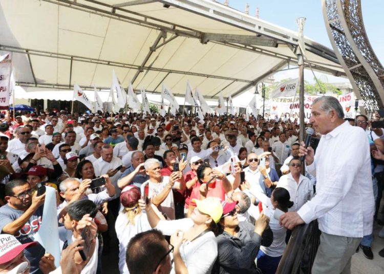 Trabajadores petroleros muestran apoyo a Adán Augusto