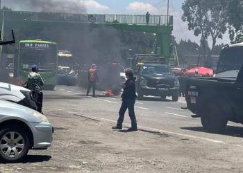 Se enfrentan talamontes y GN en la México-Cuernavaca