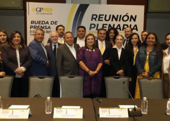 PRD inicia plenaria arropando a Xóchitl Gálvez: “Estoy aquí por mérito personal”, responde la aspirante a López Obrador