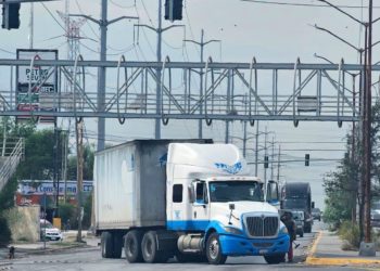 Reportan bloqueos y ataque de civiles armados a elementos de la Guardia estatal en Reynosa