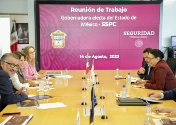 Rosa Isela y Delfina Gómez mantienen reunión