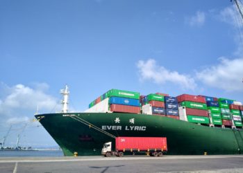 Hutchison Ports TIMSA realiza arribo histórico con portacontenedores