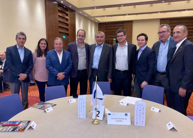 Caintra y Adán Augusto se reúnen en pro de la inversión privada