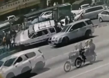 Conductor atropella a 10 personas en parada de autobús en Puebla