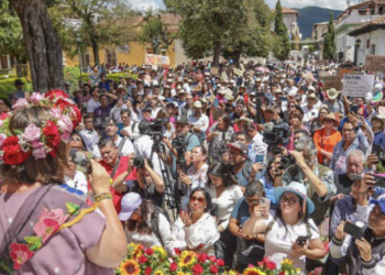 Xóchitl promete en Chiapas cumplir acuerdos con el EZLN y bajar edad de pensión a 60 años