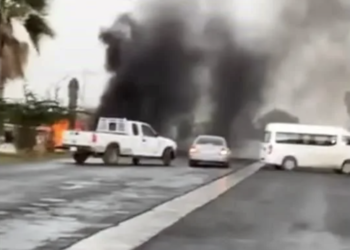 Reportan narcobloqueos y vehículos incendiados en Linares y Montemorelos