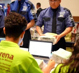 Inicia conteo de votos de encuesta de Morena