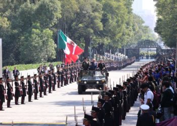 AMLO encabeza ceremonia a los Niños Héroes de Chapultepec, sin presidentes del Poder Judicial y Legislativo