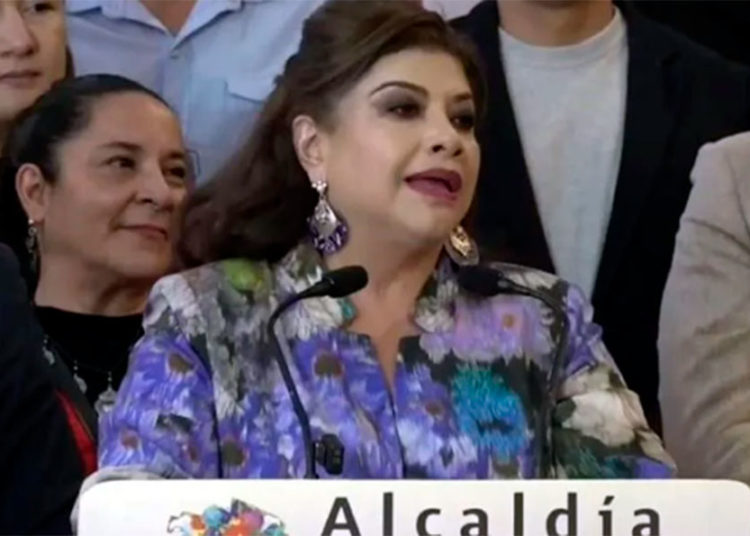 Pide Clara Brugada licencia y va por el Gobierno de la CDMX