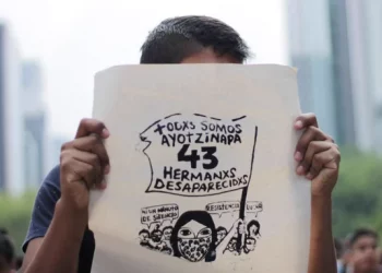 Vocero de los padres de Ayotzinapa acusa que gobierno de AMLO ya da una narrativa parecida a la Verdad Histórica de Murillo Karam