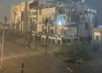 Devasta Acapulco el huracán Otis, pega con vientos de más de 250 km/h