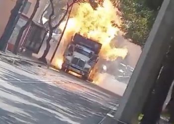 Se registra fuerte incendio de camión con cilindros de gas LP cerca del Estadio Azteca