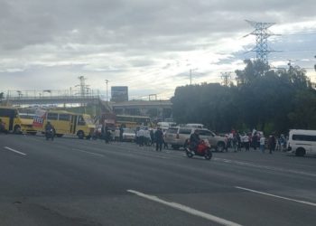Bloquean por extorsiones la México-Pachuca y Avenida Central