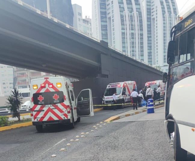 Asesinan a dos hombres en Interlomas, tras salir de sucursal bancaria