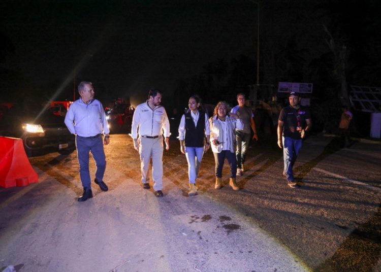 Después de 48 horas de ‘Otis’, Evelyn Salgado recorre Acapulco