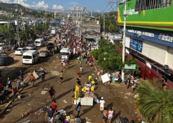 Arrecia rapiña en Acapulco; padecen por agua y gasolina