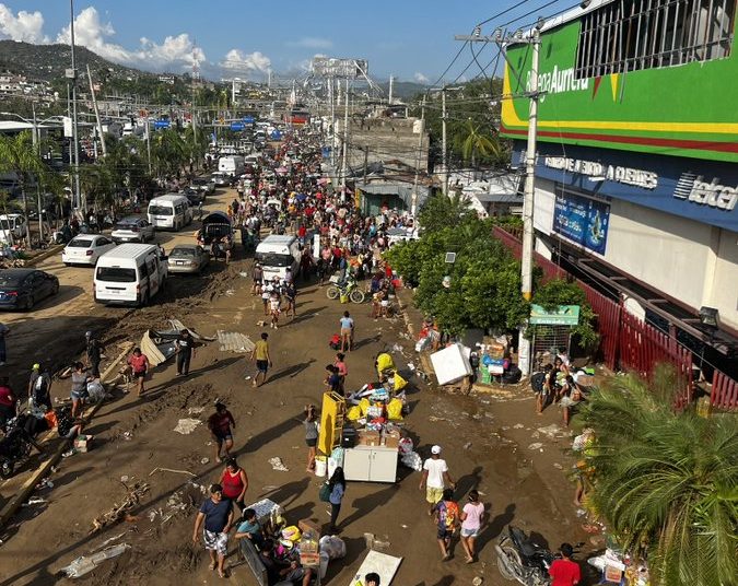 Arrecia rapiña en Acapulco; padecen por agua y gasolina