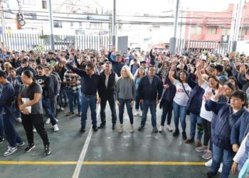 Romina Contreras entrega apoyos en Huixquilucan