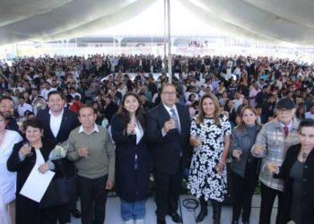 Celebran boda colectiva de 207 parejas en Tlalpan