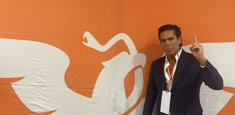 Roberto Palazuelos se registra como candidato de Movimiento Ciudadano al Senado