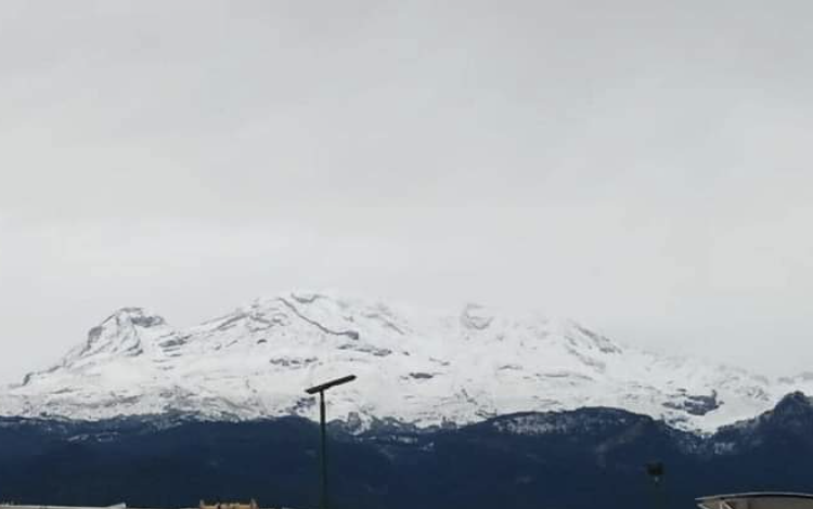 Cierran el paso al cráter del Nevado de Toluca por fuerte nevada
