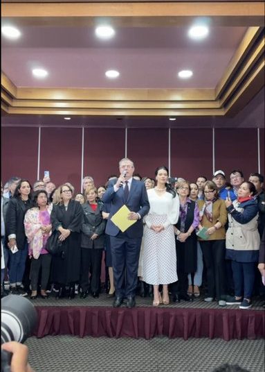 “Yo milito en la 4T”, dice Marcelo Ebrard al anunciar que se queda en Morena