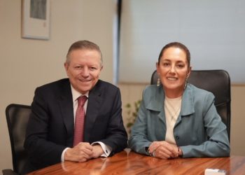 Tras presentar renuncia, Arturo Zaldívar se reúne con Sheinbaum; “acordamos trabajar juntos”, dice la morenista