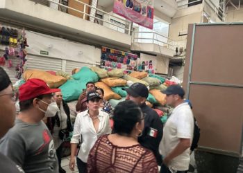 Apoya Sandra Cuevas en zona siniestrada por fuerte incendio