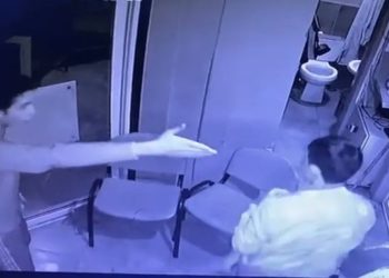 Universidad Anáhuac suspende a alumno que golpeó a guardia de seguridad en Lomas de Angelópolis, Puebla