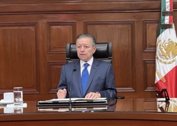 Arturo Zaldívar presenta su renuncia a AMLO como ministro de la Corte