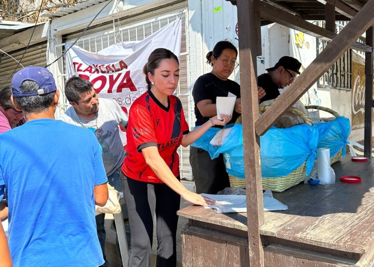 Apoya diputada Dulce Silva con alimentos a familias damnificadas de Acapulco