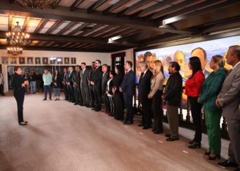 Delfina Gómez toma protesta a funcionarios de 14 dependencias mexiquenses