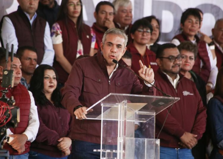 Fernando Vilchis va por candidatura al senado; presenta estructura de líderes sociales