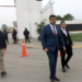 Llega Orozco a Palacio de Gobierno de NL y le cierran las puertas