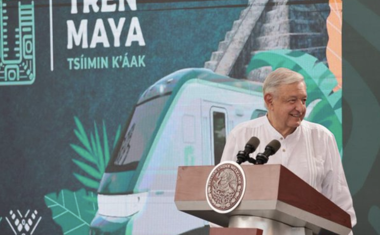 Devela AMLO placa de primera etapa del Tren Maya