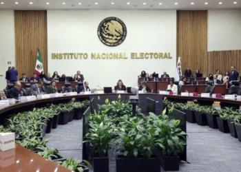 Renuncian cabezas del sistema operativo del INE