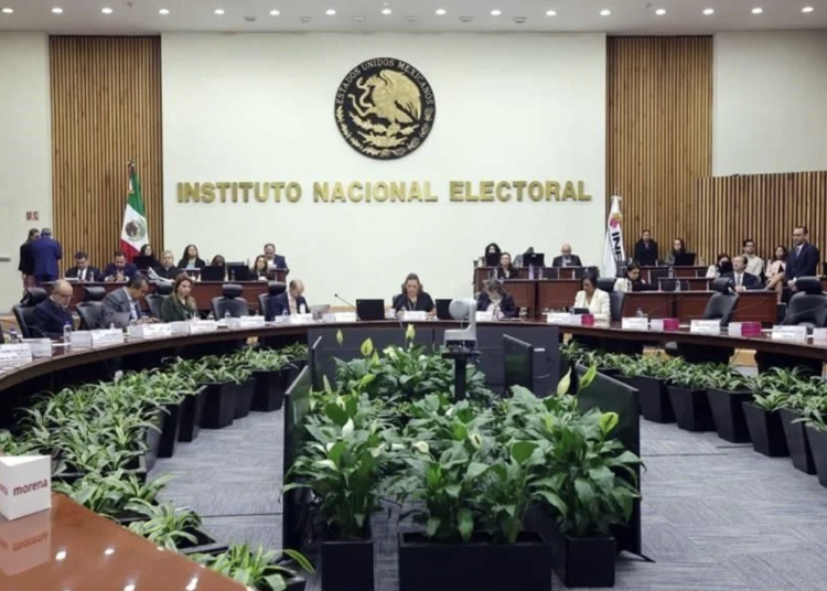 Renuncian cabezas del sistema operativo del INE