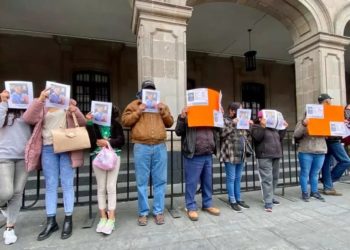 Protestan en Toluca familiares de trabajadores de bodega de pollo “levantados”