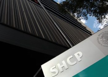 Colusión en Hacienda: Funcionarios y empresa concursante comprometidos en reunión secreta