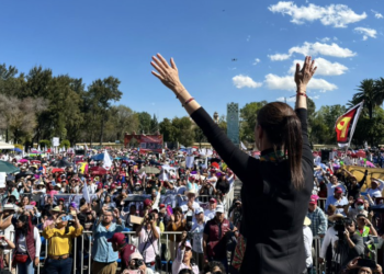 “No vamos a parar de hacer trenes”, asegura Sheinbaum desde Xochimilco