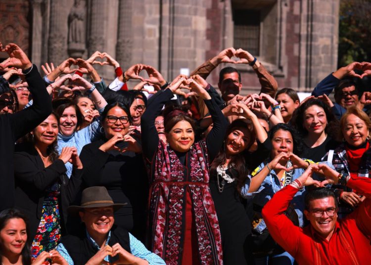 Clara Brugada cierra precampaña por la CDMX: ‘quiero trabajar con la mujer que será la primera presidenta de México’
