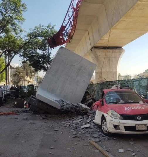 Inician trabajos para retirar dovela que cayó en obras del Tren Interurbano México-Toluca