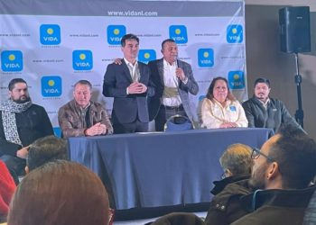 Pato Zambrano se registra como precandidato a la alcaldía de Monterrey por Vida Nuevo León