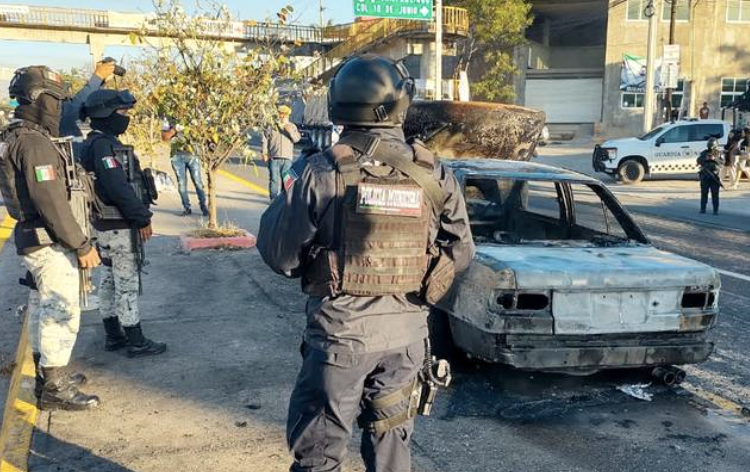 Calcinan a una persona en un taxi y matan a dos a transportistas en Chilpancingo